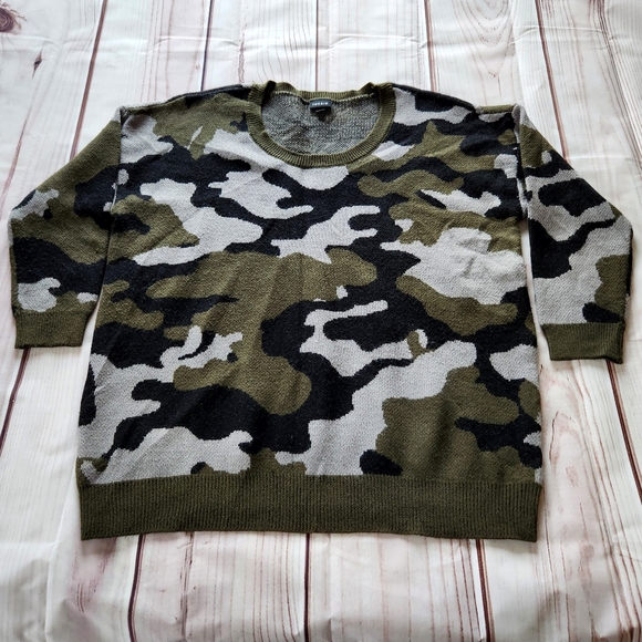 Torrid "Pullover Drop Shoulder Sweater" Green Camo Crew Neck | Women's Size 3X - Picture 3 of 10